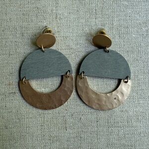 Chic Gray and Bronze Circle Earrings